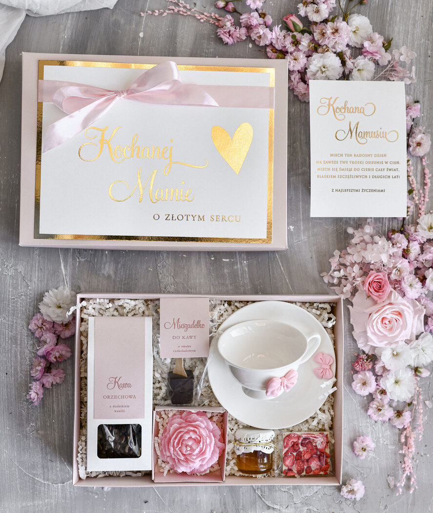 Prezenty dla Mamy zestawy w welurowych i ozdobnych pudełkach  Box Prezentowy na Dzień Mamy - Prezent dla Mamy  Upominek  Kubek z napisem Mama idealna5