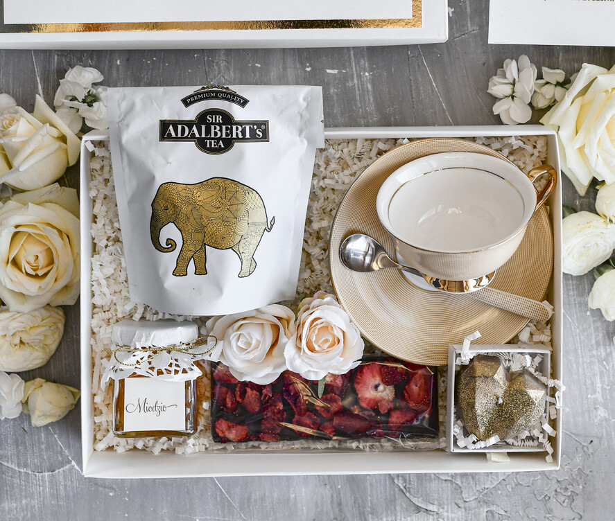 Prezenty dla Mamy zestawy w welurowych i ozdobnych pudełkach  Zestaw Prezentowy na Dzień Mamy - Box Upominek Kubek z napisem Mama idealna2