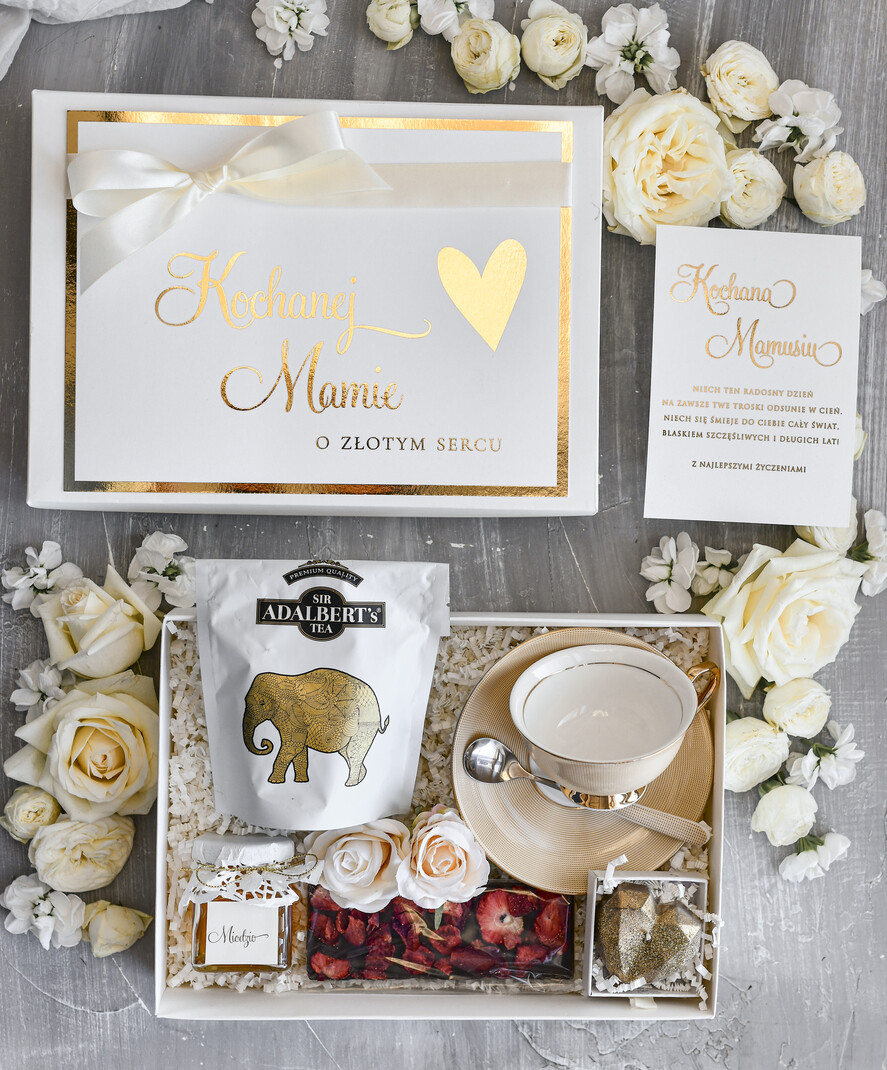 Prezenty dla Mamy zestawy w welurowych i ozdobnych pudełkach  Zestaw Prezentowy na Dzień Mamy - Box Upominek Kubek z napisem Mama idealna0