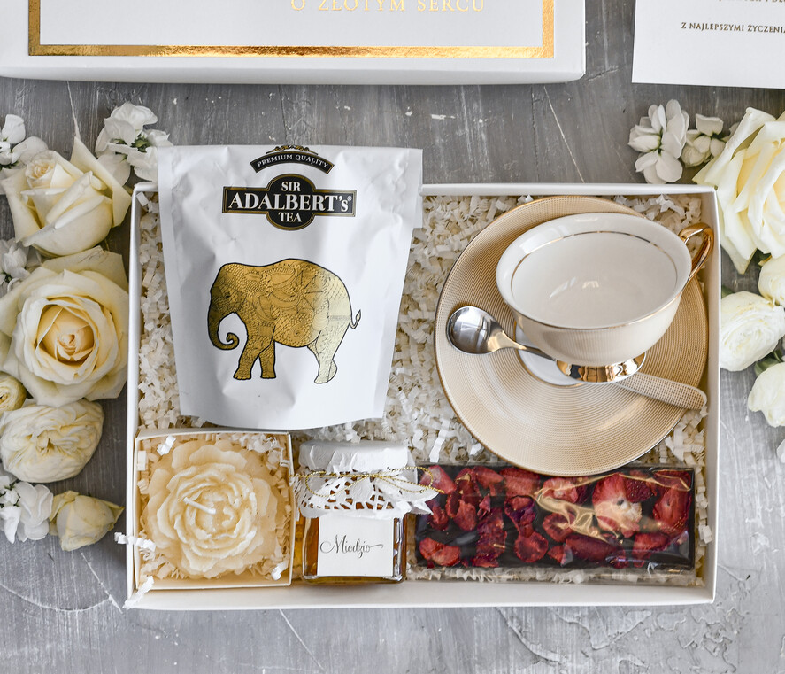 Prezenty dla Mamy zestawy w welurowych i ozdobnych pudełkach  Zestaw Prezentowy na Dzień Mamy - Box Upominek Kubek z napisem Mama idealna 2