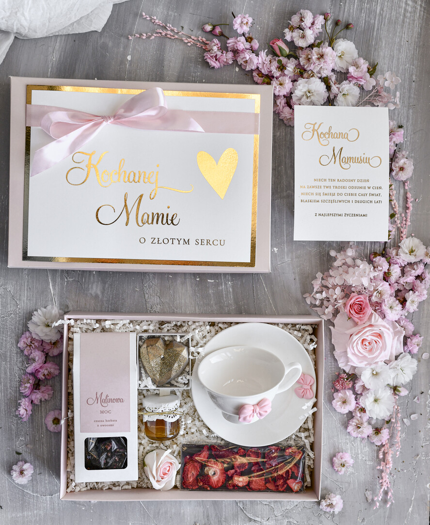 Prezenty dla Mamy zestawy w welurowych i ozdobnych pudełkach  Box Prezentowy na Dzień Mamy - Prezent dla Mamy  Upominek  Kubek z napisem Mama idealna0