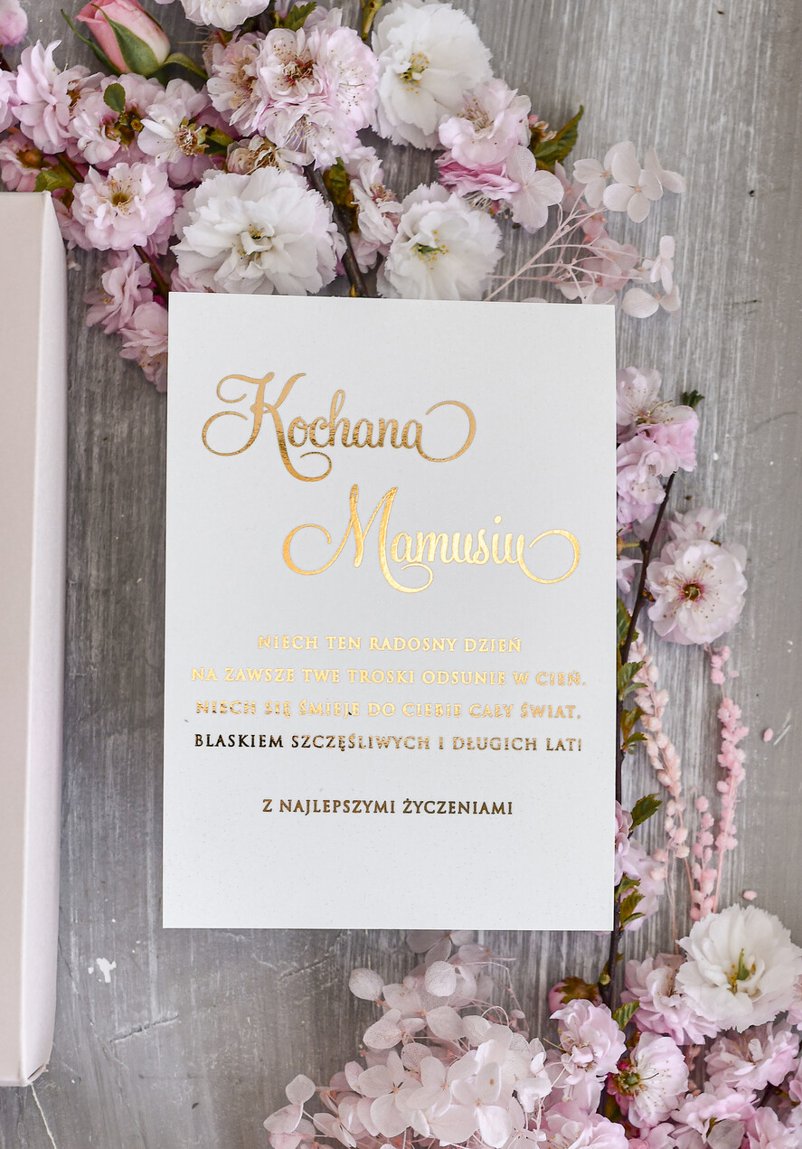 Prezenty dla Mamy zestawy w welurowych i ozdobnych pudełkach  Box Prezentowy na Dzień Mamy - Prezent dla Mamy  Upominek  Kubek z napisem Mama idealna1