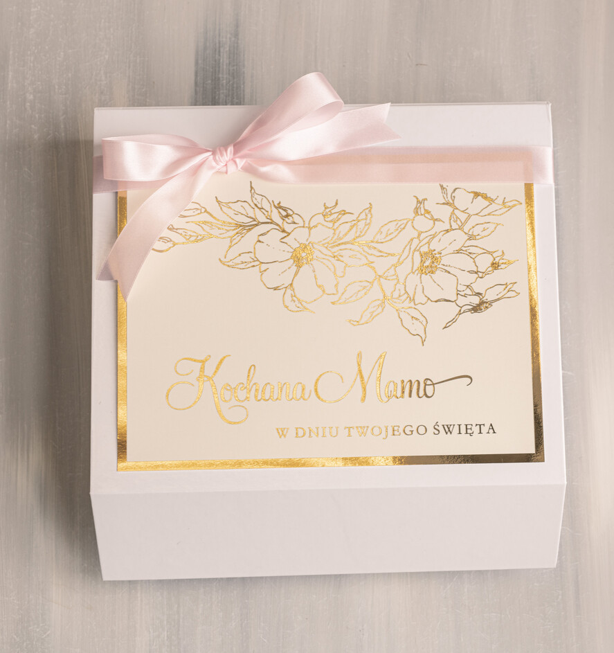 Prezenty dla Mamy zestawy w welurowych i ozdobnych pudełkach  elegancki prezent z okazji dnia mamy, pudełko z filiżanką i herbatą, gotowy do wręczenia prezent dla mamy, filiżanka serce ze spodkiem, pomysł na prezent dla mamy12