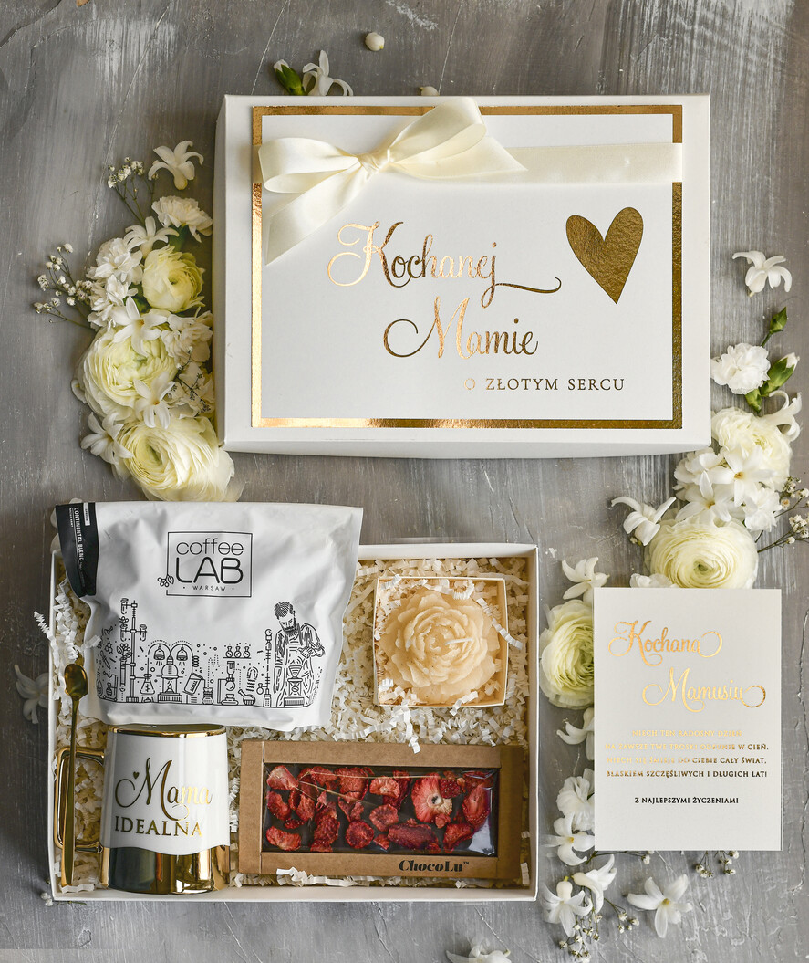 Prezenty dla Mamy zestawy w welurowych i ozdobnych pudełkach  Zestaw Prezentowy na Dzień Mamy - Box Upomienk Kubek z napisem Mama doskonała życzenia0