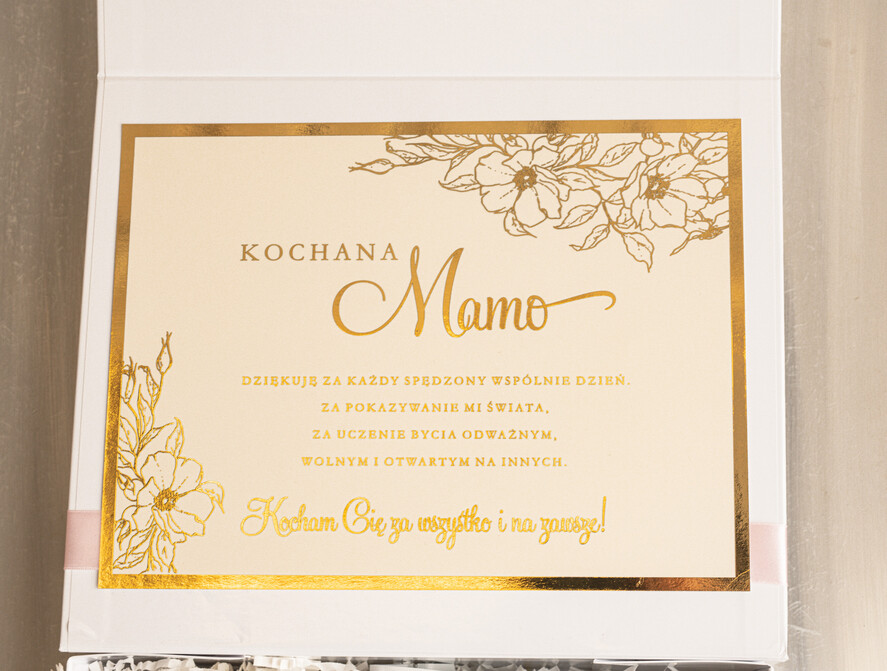 Prezenty dla Mamy zestawy w welurowych i ozdobnych pudełkach  pomysły na prezenty na dzień mamy, boxy prezentowy dla mamy z filiżanką , pomysł na prezent z okazji dnia Mamy, filiżanka z napisem Mama9