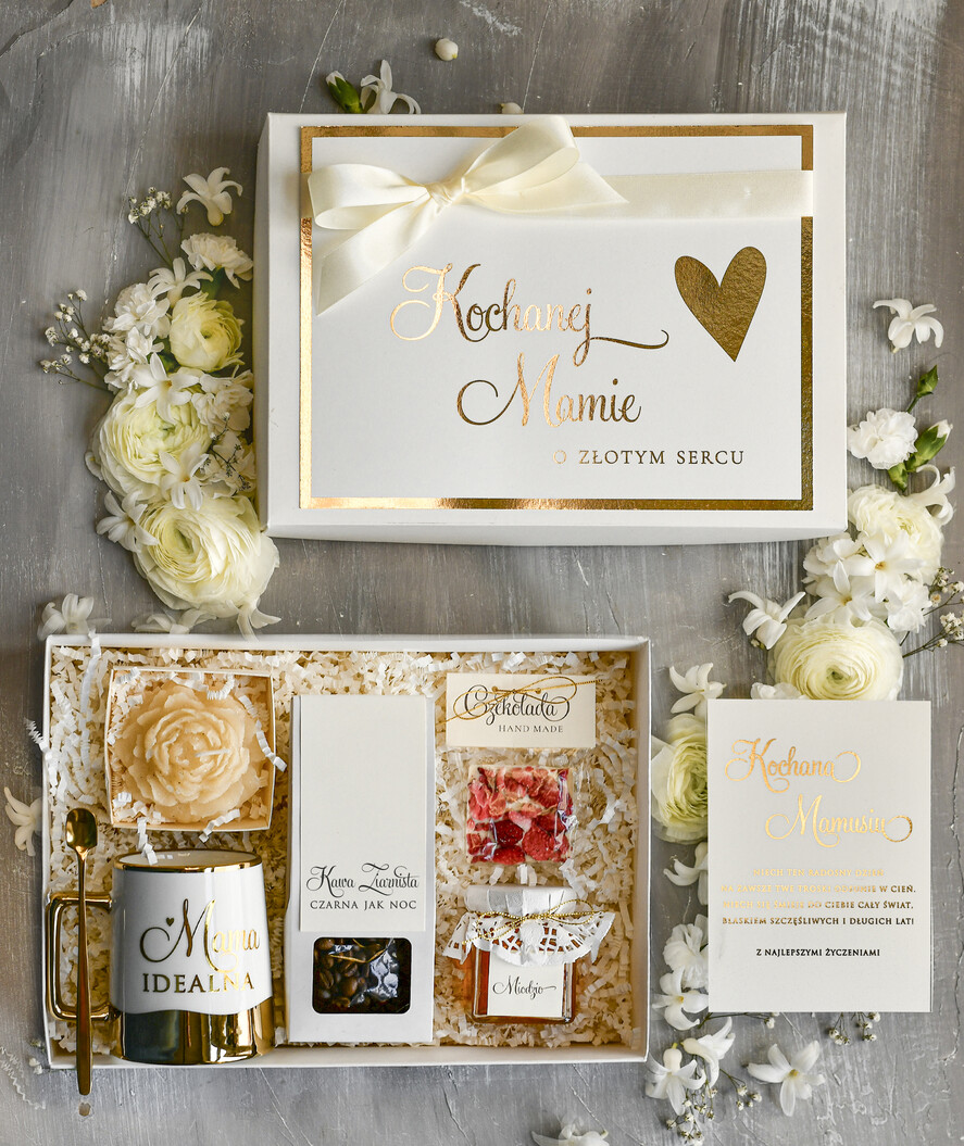 Prezenty dla Mamy zestawy w welurowych i ozdobnych pudełkach  Zestaw Prezentowy na Dzień Mamy - Box Upomienk Kubek z napisem Mama doskonała życzenia0