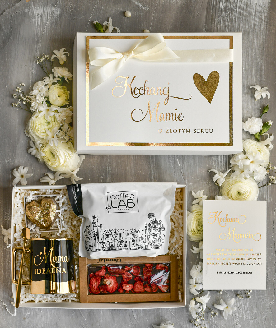 Prezenty dla Mamy zestawy w welurowych i ozdobnych pudełkach  Zestaw Prezentowy na Dzień Mamy - Box Upomienk Kubek z napisem Mama doskonała życzenia0