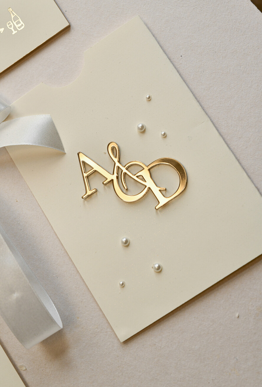 Zaproszenia ślubne z perełkami / tłoczeniem zaproszenia ślubne z perełkami w etui, minimalistyczne zaproszenie na ślub z perełki 2