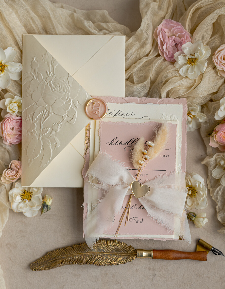 Zaproszenia ślubne z perełkami / tłoczeniem zaproszenia na ślub w plenerze1