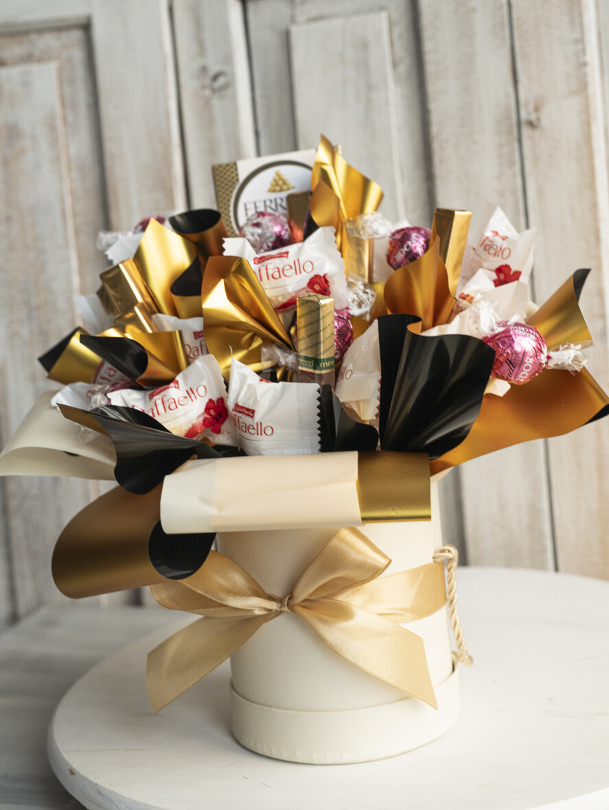 Prezenty dla Mamy flowerboxy, box ze słodyczami  prezent dla mamy, box dla mamy, słodki prezent dla mamy, kosz prezentowy dla mamy, zestaw słodyczy dla mamy, prezent na Dzień Mamy, upominek dla mamy, słodycze dla mamy3