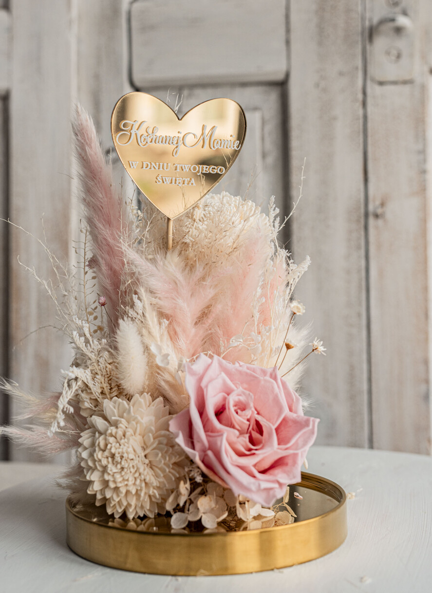 Prezenty dla Mamy flowerboxy, box ze słodyczami  flowerbox, pomysł na prezent prezent dla mamy kwiaty w kopule kompozycja z kwiatów suszonych wieczne roze,  kwiaty w szkle, rózowa wieczna róża9