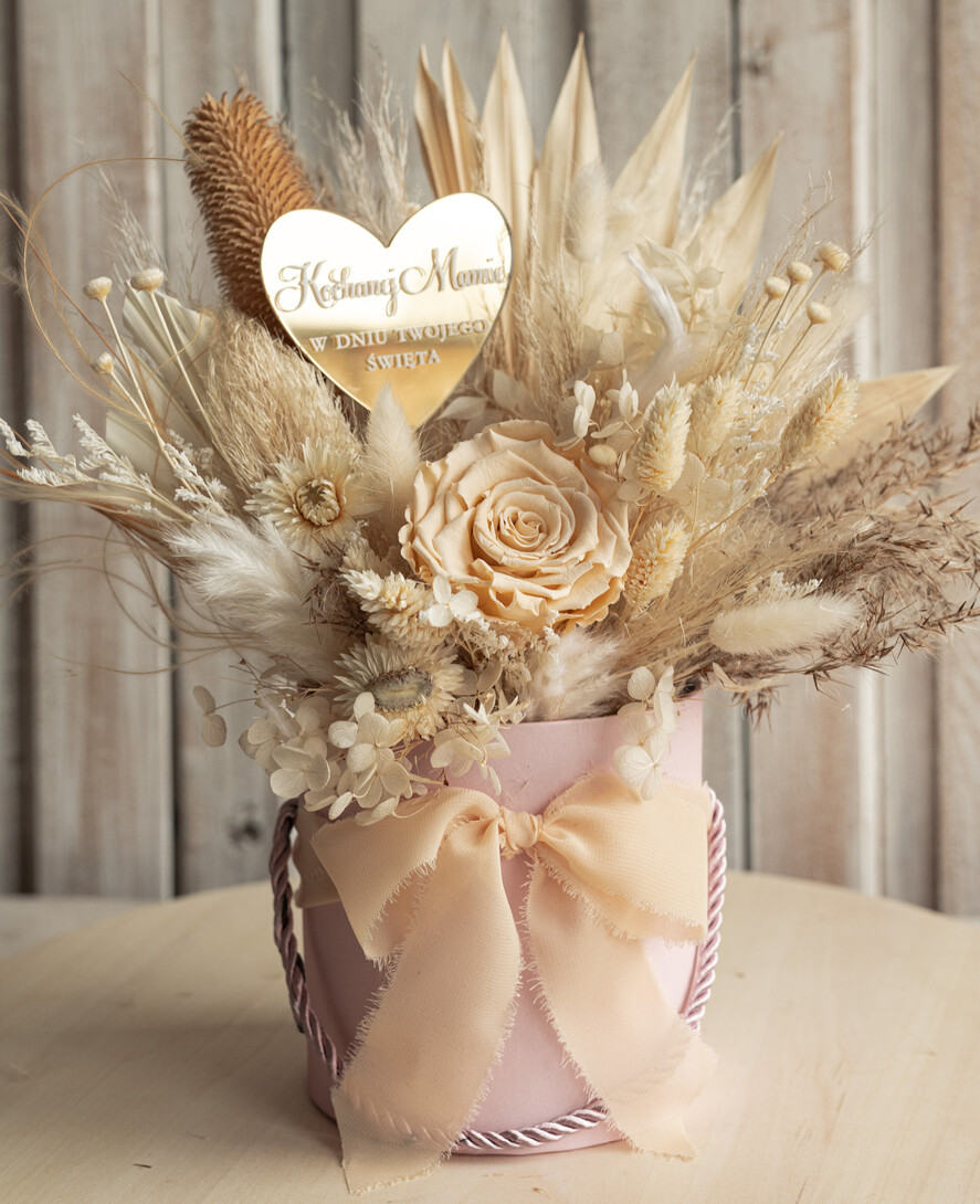 Prezenty dla Mamy flowerboxy, box ze słodyczami  pomysł na prezent na dzień mamy prezent dla Mamy z okazji dnia Matki, kwiaty prezent dla mamy, kompozycja z suszonych kwiatów pomysł na prezent dla mamy4