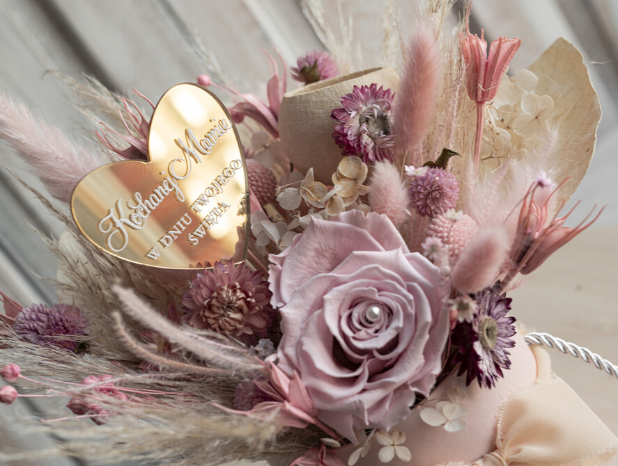 Prezenty dla Mamy flowerboxy, box ze słodyczami  prezent dla Mamy z okazji dnia Matki, kwiaty prezent dla mamy, kompozycja z suszonych kwiatów pomysł na prezent dla mamy, wieczne róże, flower box dla mamy3