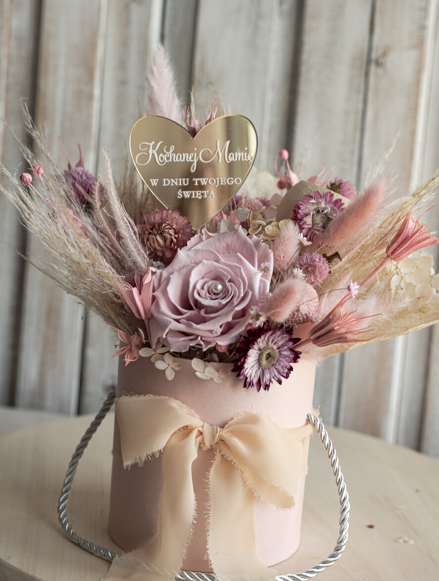 Prezenty dla Mamy flowerboxy, box ze słodyczami  prezent dla Mamy z okazji dnia Matki, kwiaty prezent dla mamy, kompozycja z suszonych kwiatów pomysł na prezent dla mamy, wieczne róże, flower box dla mamy5