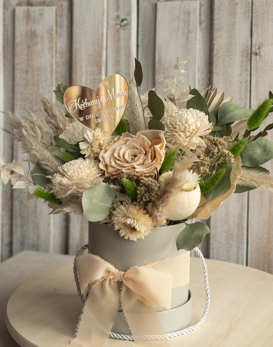 Prezenty dla Mamy flowerboxy, box ze słodyczami  prezent dla Mamy z okazji dnia Matki, kwiaty prezent dla mamy , kompozycja z suszonych kwiatów pomysł na prezent dla mamy, wieczne róże, flower box dla mamy4