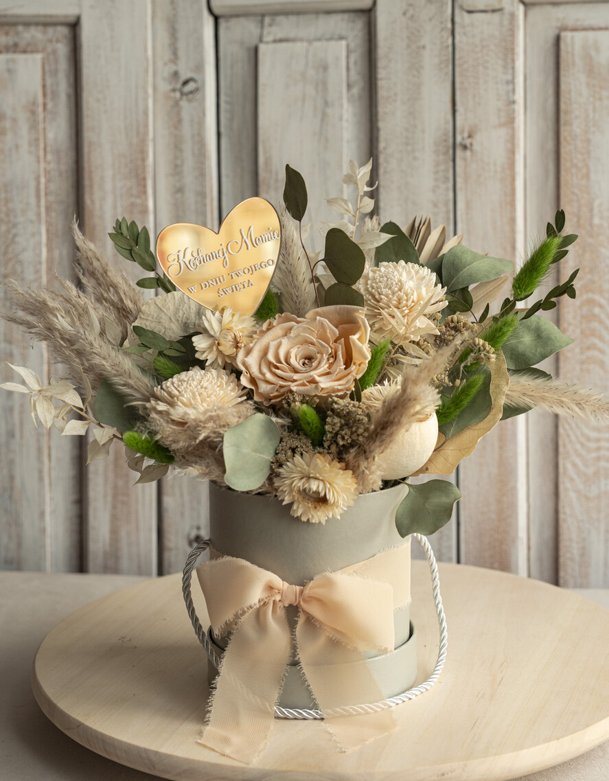 Prezenty dla Mamy flowerboxy, box ze słodyczami  prezent dla Mamy z okazji dnia Matki, kwiaty prezent dla mamy , kompozycja z suszonych kwiatów pomysł na prezent dla mamy, wieczne róże, flower box dla mamy6