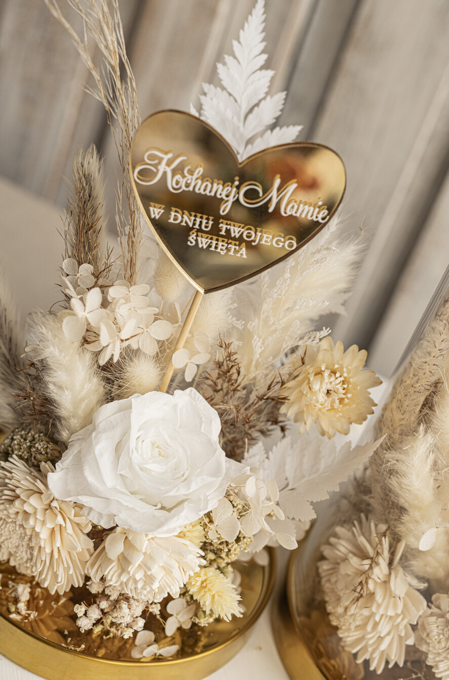 Prezenty dla Mamy flowerboxy, box ze słodyczami  flowerbox, pomysł na prezent prezent dla mamy kwiaty w kopule kompozycja z kwiatów suszonych wieczne roze,  prezent z okazji dnia mamy kwiaty3
