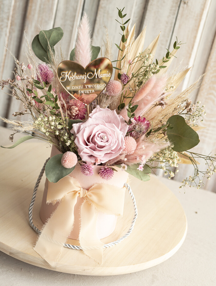Prezenty dla Mamy flowerboxy, box ze słodyczami  pomysł na prezent na dzień mamy, kwiaty dla mamy, wieczna róża dla mamy, zielono różowy bukiet dla mamy z suszonych kiatów4