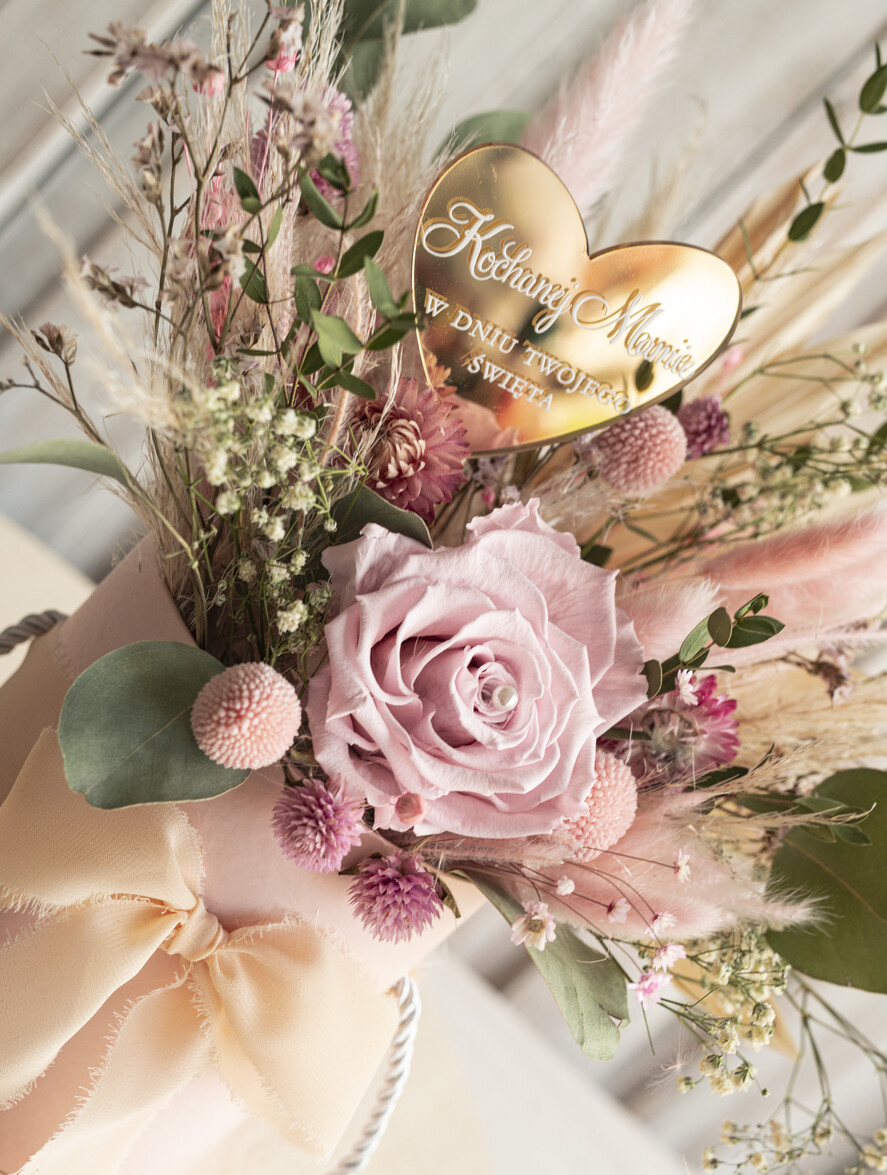 Prezenty dla Mamy flowerboxy, box ze słodyczami  pomysł na prezent na dzień mamy, kwiaty dla mamy, wieczna róża dla mamy, zielono różowy bukiet dla mamy z suszonych kiatów7
