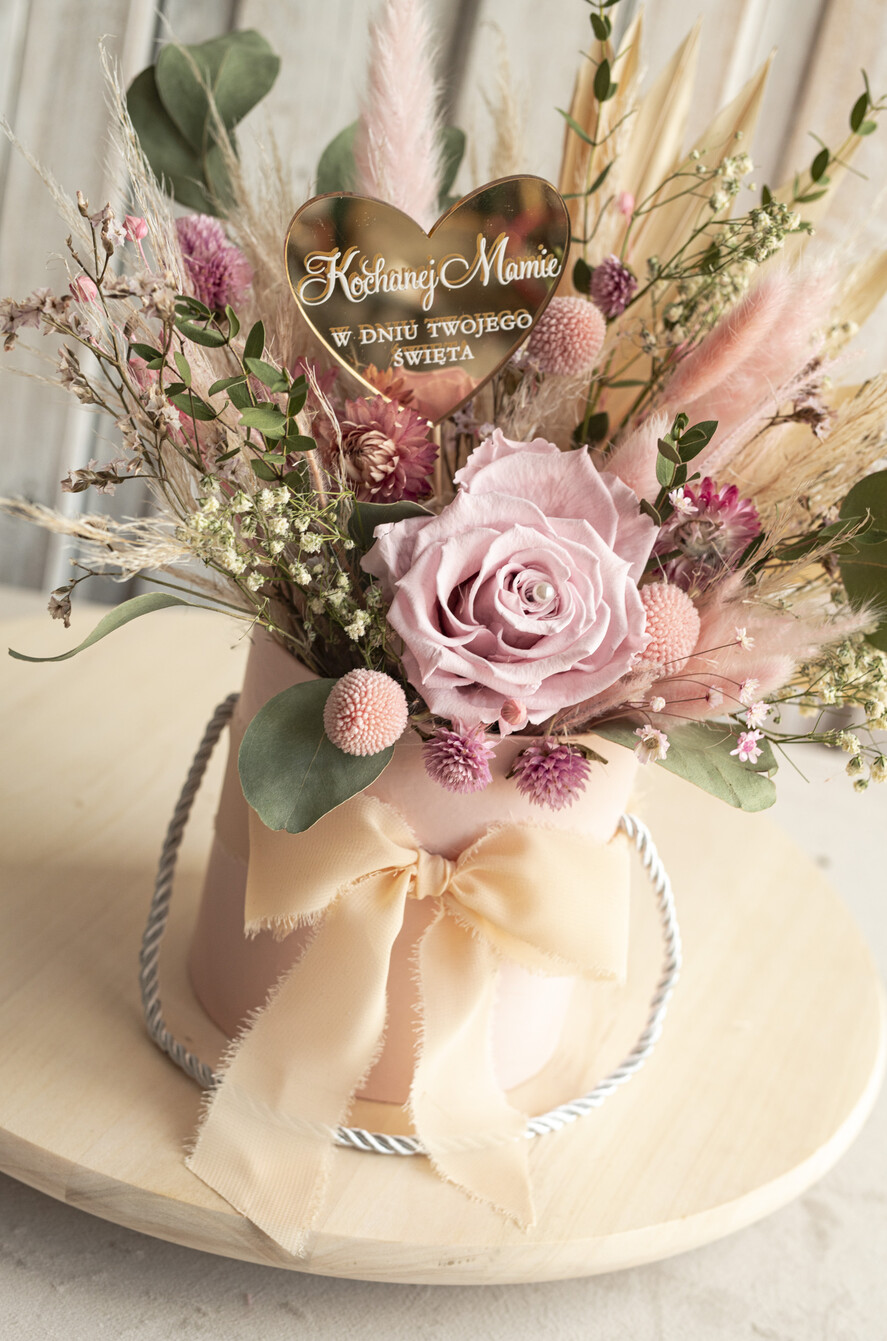 Prezenty dla Mamy flowerboxy, box ze słodyczami  pomysł na prezent na dzień mamy, kwiaty dla mamy, wieczna róża dla mamy, zielono różowy bukiet dla mamy z suszonych kiatów8