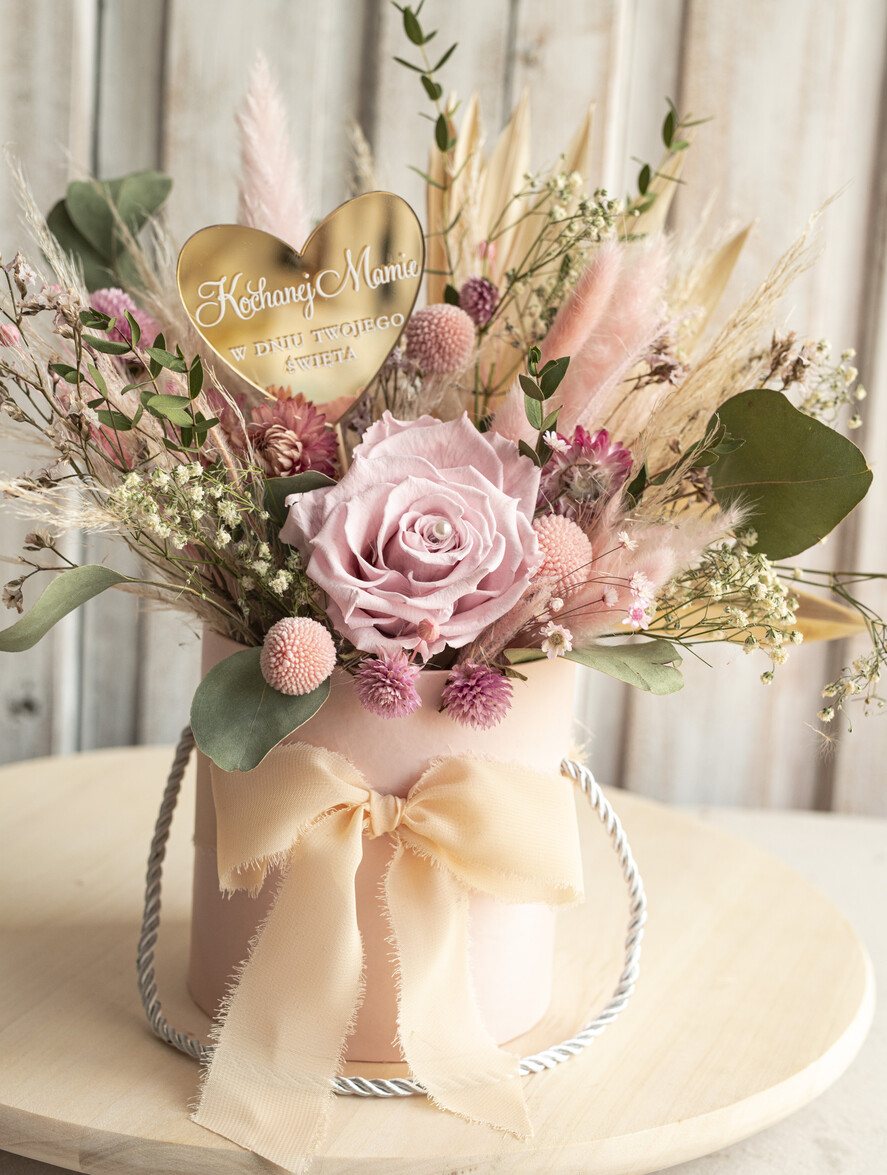 Prezenty dla Mamy flowerboxy, box ze słodyczami  pomysł na prezent na dzień mamy, kwiaty dla mamy, wieczna róża dla mamy, zielono różowy bukiet dla mamy z suszonych kiatów0