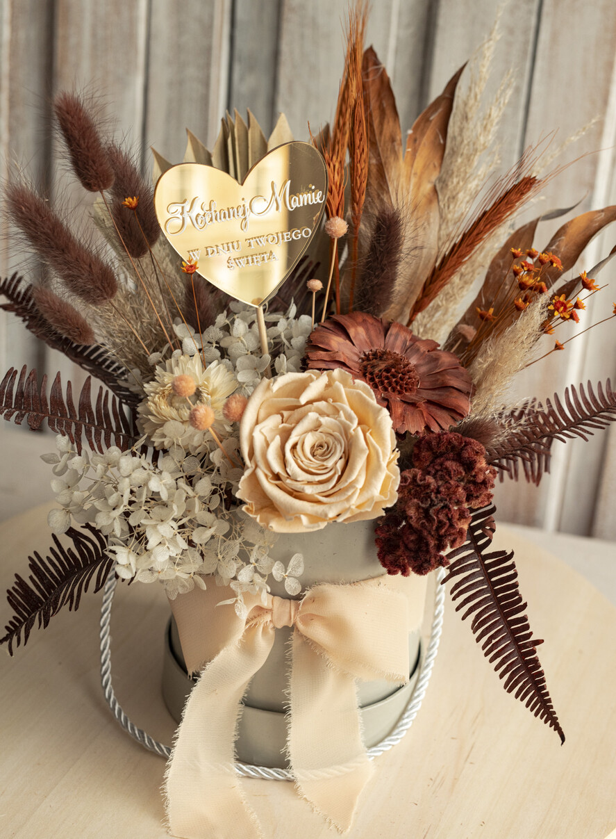 Prezenty dla Mamy flowerboxy, box ze słodyczami  prezent dla Mamy z okazji dnia Matki, kwiaty prezent dla mamy, kompozycja z suszonych kwiatów pomysł na prezent dla mamy, wieczne róże, flower box dla mamy3