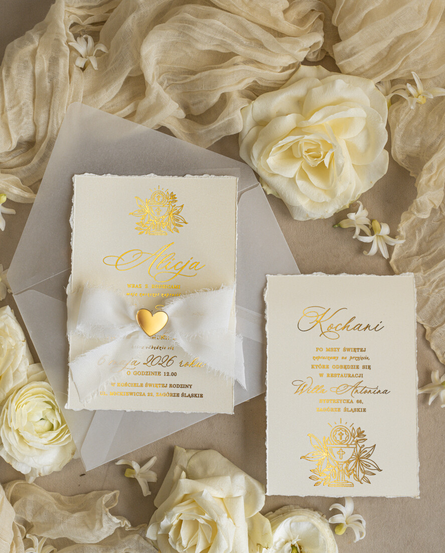 Zaproszenia na Komunię  dziewczynka  zaproszenia na Komunię ze złotym serduszkiem, złote zaproszenia na Komunię, Zaproszenia na Komunię dla dziewczynki, Eleganckie zaproszenia Komunijne ze złotymi literami i wstążką3