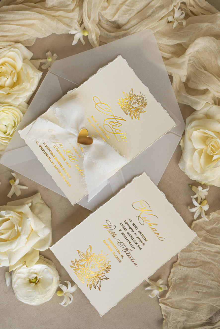 Zaproszenia na Komunię  dziewczynka  zaproszenia na Komunię ze złotym serduszkiem, złote zaproszenia na Komunię, Zaproszenia na Komunię dla dziewczynki, Eleganckie zaproszenia Komunijne ze złotymi literami i wstążką6