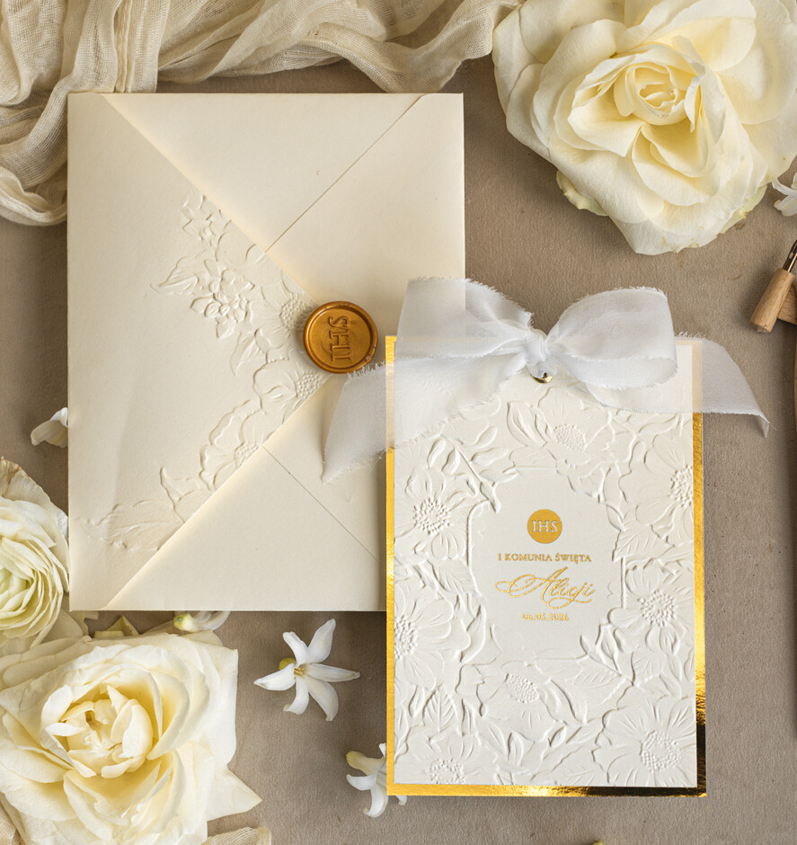 Zaproszenia na Komunię  dziewczynka  komunijne tłoczone złote zaproszenia, zaproszenia na Pierwszą komunię z tłoczonymi kwiatami, zaproszenia na komunię dla dziewczynki, zaproszenie na komunię ze wstążką  10