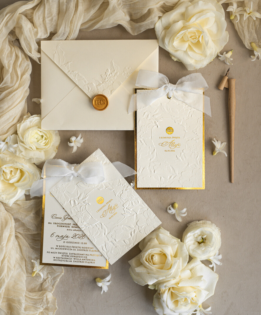 Zaproszenia na Komunię  dziewczynka  komunijne tłoczone złote zaproszenia, zaproszenia na Pierwszą komunię z tłoczonymi kwiatami, zaproszenia na komunię dla dziewczynki, zaproszenie na komunię ze wstążką  11