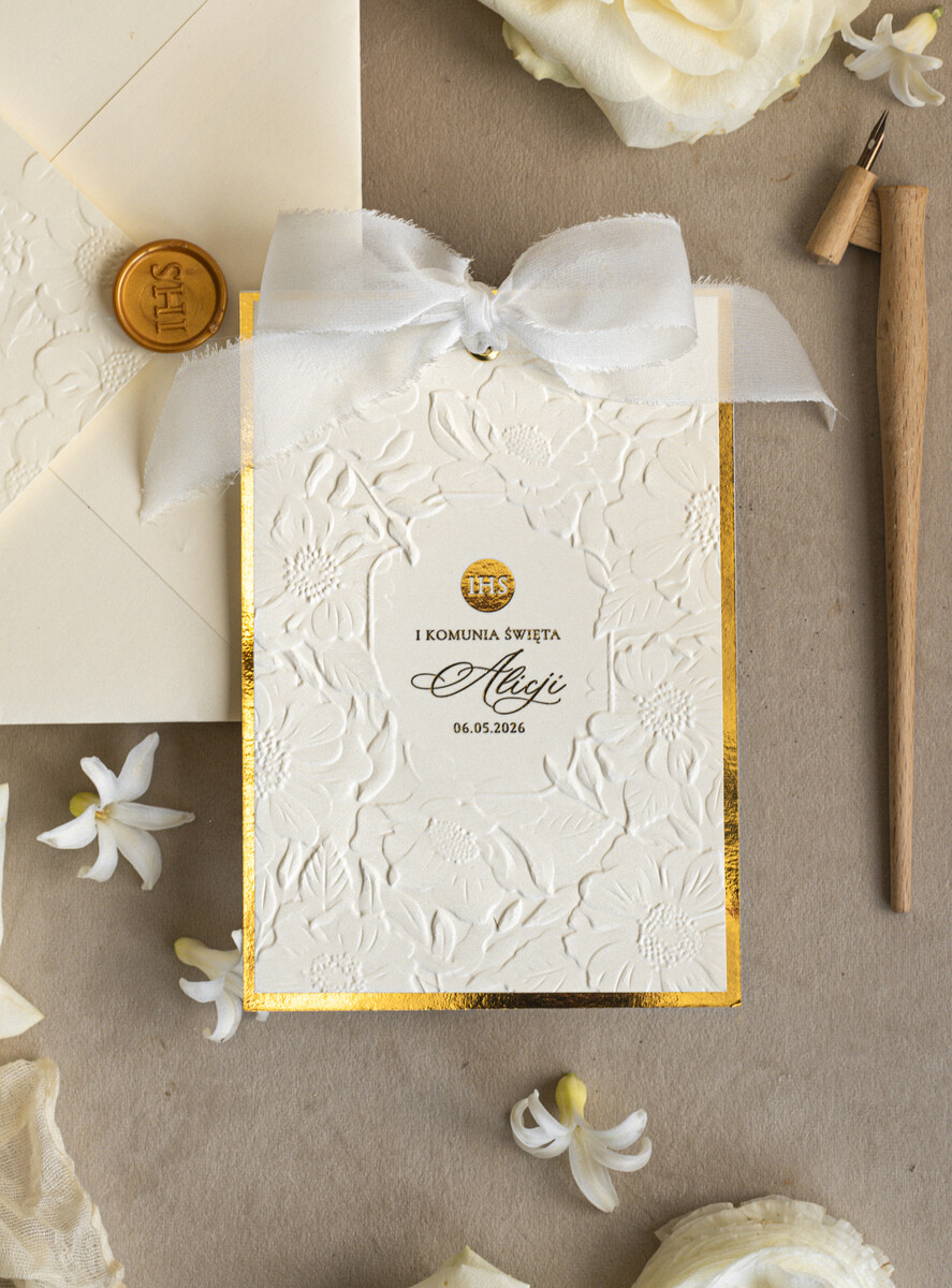 Zaproszenia na Komunię  dziewczynka  komunijne tłoczone złote zaproszenia, zaproszenia na Pierwszą komunię z tłoczonymi kwiatami, zaproszenia na komunię dla dziewczynki, zaproszenie na komunię ze wstążką  2