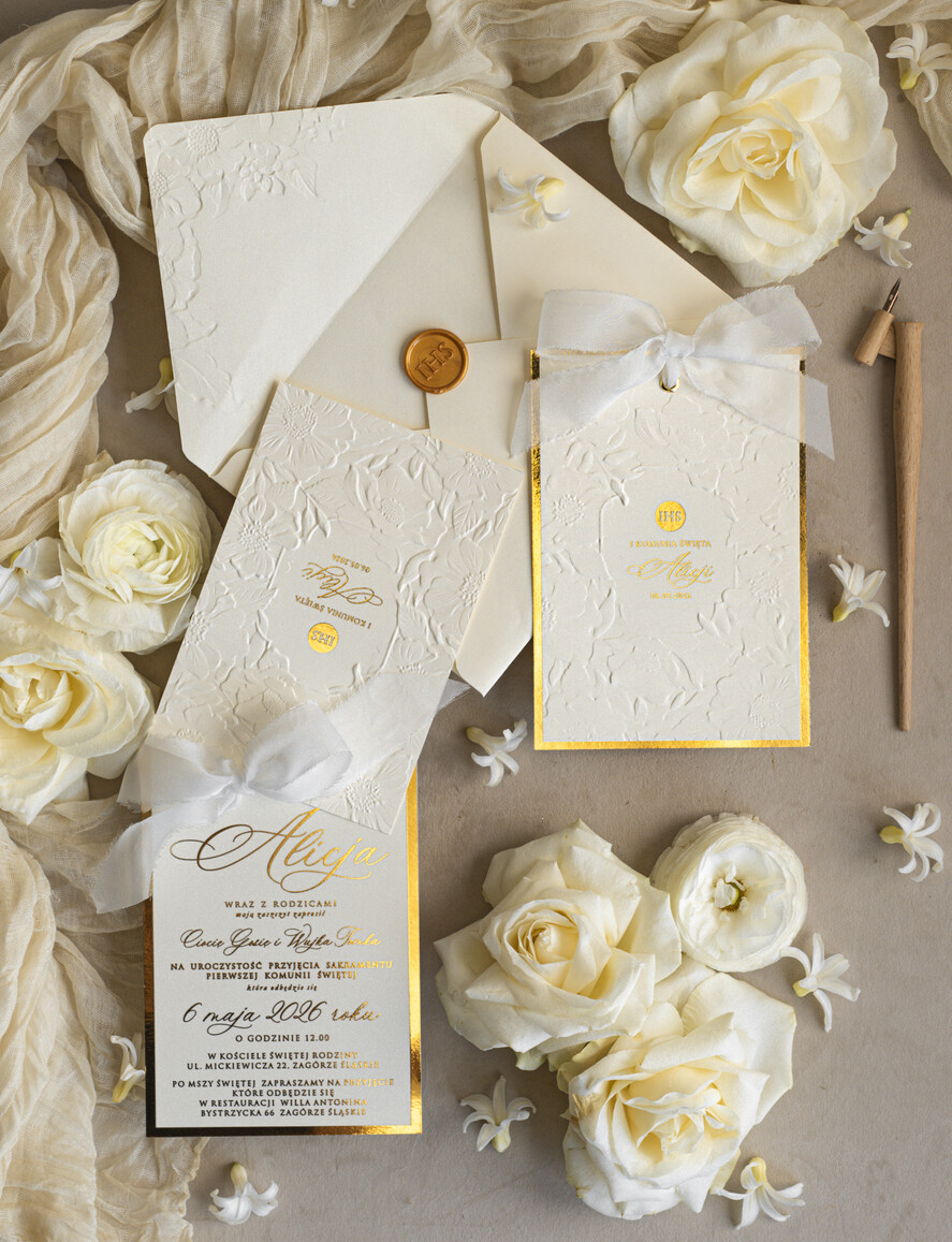 Zaproszenia na Komunię  dziewczynka  komunijne tłoczone złote zaproszenia, zaproszenia na Pierwszą komunię z tłoczonymi kwiatami, zaproszenia na komunię dla dziewczynki, zaproszenie na komunię ze wstążką  6