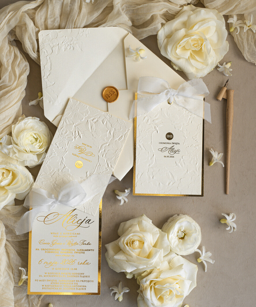 Zaproszenia na Komunię  dziewczynka  komunijne tłoczone złote zaproszenia, zaproszenia na Pierwszą komunię z tłoczonymi kwiatami, zaproszenia na komunię dla dziewczynki, zaproszenie na komunię ze wstążką  0
