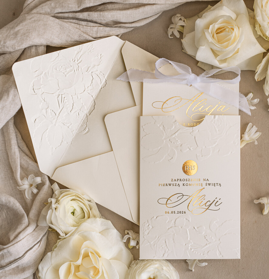 Zaproszenia na Komunię  dziewczynka  komunijne złote zaproszenia, zaproszenia na Pierwszą komunię z tłoczonymi kwiatami, tłoczone złocone zaproszenie w kieszonce na komunię6