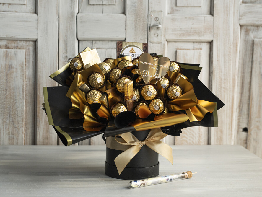  Prezenty dla Młodej Pary  Bomboniery Czekoladki prezent dla młodej pary, box dla młodej pary, prezent ślubny, słodki prezent ślubny, box prezentowy na ślub, zestaw słodyczy dla pary, prezent na wesele, upominek ślubny, prezent na nową drogę życia0