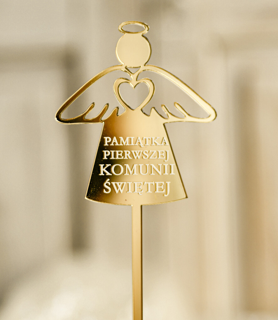Dodatki dekoracje na komunię  Topper na tort Złoty topper na tort komunijny z możliwością personalizacji. Idealna dekoracja na Pierwszą Komunię Świętą, dostępna w różnych stylach i materiałach0