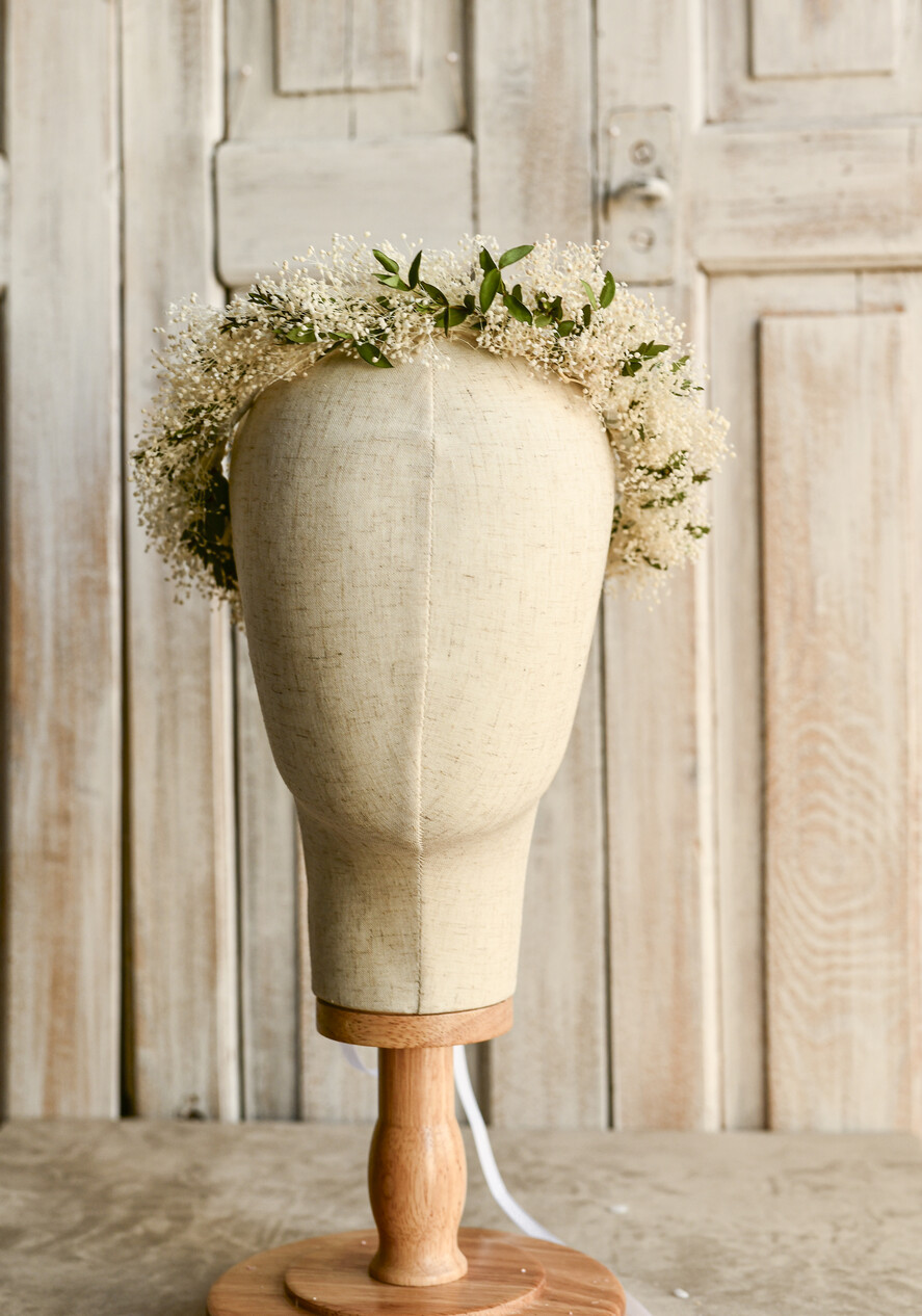 Dodatki dekoracje na komunię  wianki Wianek komunijny z żywych, preparowanych kwiatów w odcieniach zieleni i ecru. Delikatny, lekki i trwały, idealny do stylizacji komunijnej.1