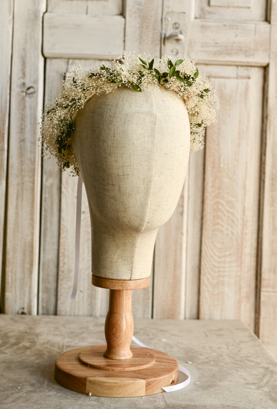 Dodatki dekoracje na komunię  wianki Wianek komunijny z żywych, preparowanych kwiatów w odcieniach zieleni i ecru. Delikatny, lekki i trwały, idealny do stylizacji komunijnej.3