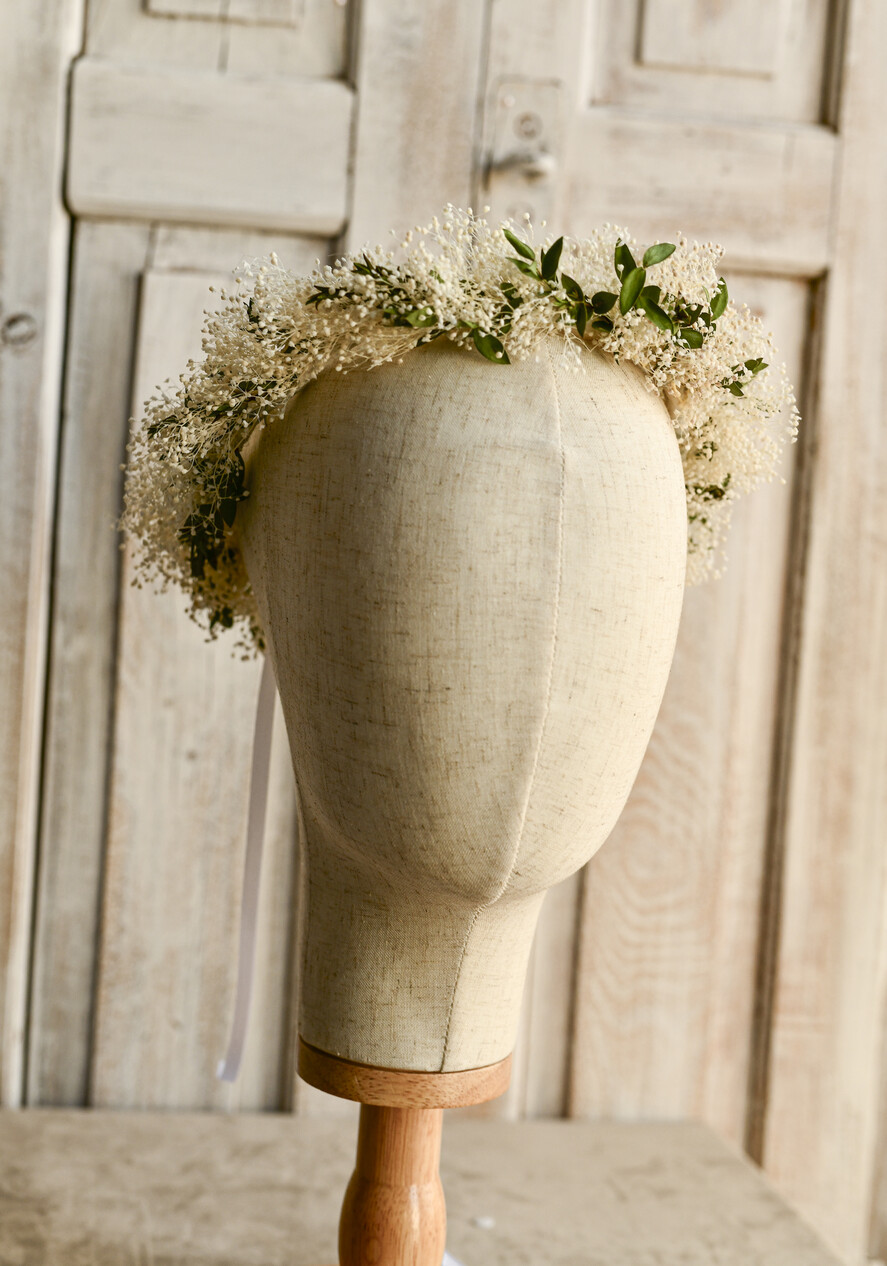 Dodatki dekoracje na komunię  wianki Wianek komunijny z żywych, preparowanych kwiatów w odcieniach zieleni i ecru. Delikatny, lekki i trwały, idealny do stylizacji komunijnej.0