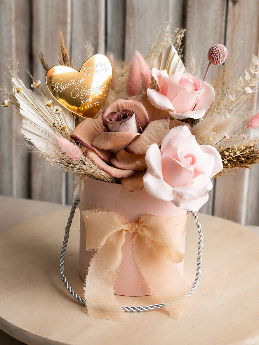 prezent dla nauczuciela/ dzień nauczyciela flower box kwiaty i słodycze Personalizowany flower box dla nauczycielki prezent na zakończenie roku Dzień Nauczyciela2