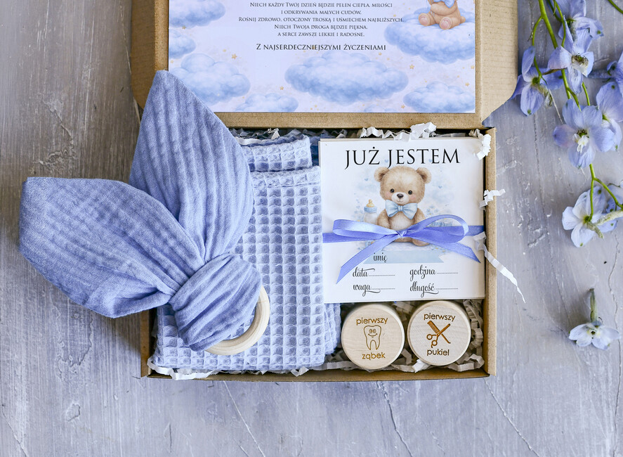 prezent dla Malucha - Wyprawka małe boxy prezentowe dla malucha prezent dla malucha pudełko na ząbek włosy, pieluszka 25x25, metryczka, gryzak uszy1