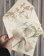 Zaproszenia ślubne Natura złocone zaproszenia ślubne Gipsówka naturalna zaproszenia na ślub, złote zaproszenie na ślub z suszoną gipsówką szyfonowa wstążka4