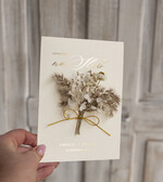 Zaproszenia ślubne Natura Zaproszenia ślubne boho z suszonym bukiecikiem,nietypowe zaproszenia na ślub z szuszkami i sznurkiem, rustykalne złocone zaproszenia z kalkowa kopertą12