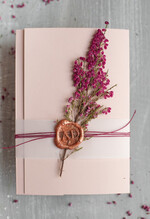 Zaproszenia ślubne Natura rustykalne Zaproszenia ślubne wrzosy naturalne Zaproszenie na ślub boho wrzos lakowany i kalkowa przeźroczysta koperta4