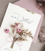 Zaproszenia ślubne Natura złocone Zaproszenia ślubne boho z suszonym bukiecikiem, nietypowe różowe zaproszenia na ślub z suszkami i sznurkiem, rustykalne złocone zaproszenia z różową kopertą1