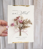 Zaproszenia ślubne Natura złocone Zaproszenia ślubne boho z suszonym bukiecikiem, nietypowe różowe zaproszenia na ślub z suszkami i sznurkiem, rustykalne złocone zaproszenia z różową kopertą10