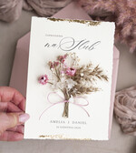 Zaproszenia ślubne Natura złocone Zaproszenia ślubne boho z suszonym bukiecikiem, nietypowe różowe zaproszenia na ślub z suszkami i sznurkiem, rustykalne złocone zaproszenia z różową kopertą3