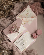 Zaproszenia ślubne Natura złocone Zaproszenia ślubne boho z suszonym bukiecikiem, kopertowe różowe zaproszenia na ślub z suszkami i sznurkiem, rustykalne złocone zaproszenia z różową kopertą3