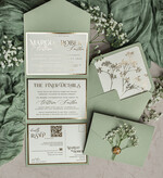 Zaproszenia ślubne Natura szałwiowe zaproszenia ślubne z gipsówką, składane zaproszenie na ślub i wesele, eleganckie zaproszenia ślubne ze szkiełkiem i płatkami złota, zaproszenia w kształcie koperty 3