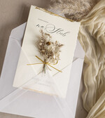 Zaproszenia ślubne Natura Zaproszenia ślubne boho z szuszonym bukiecikiem,nietypowe zaproszenia  na ślub z szuszkami i jedwabiem, rustykalne złocone zaproszenia z kalkowa kopertą1